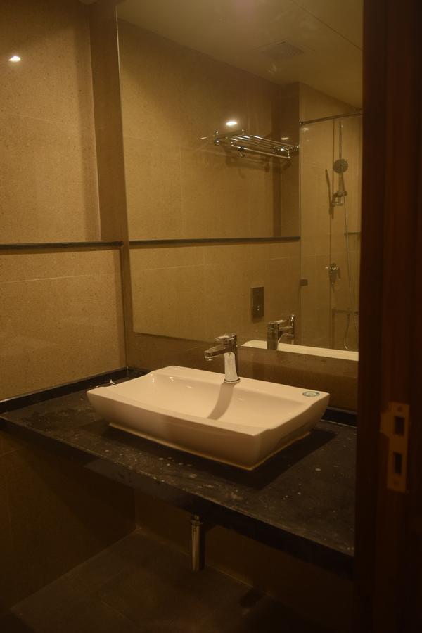 Hotel Avalon Inn Αμπικαπούρ Εξωτερικό φωτογραφία