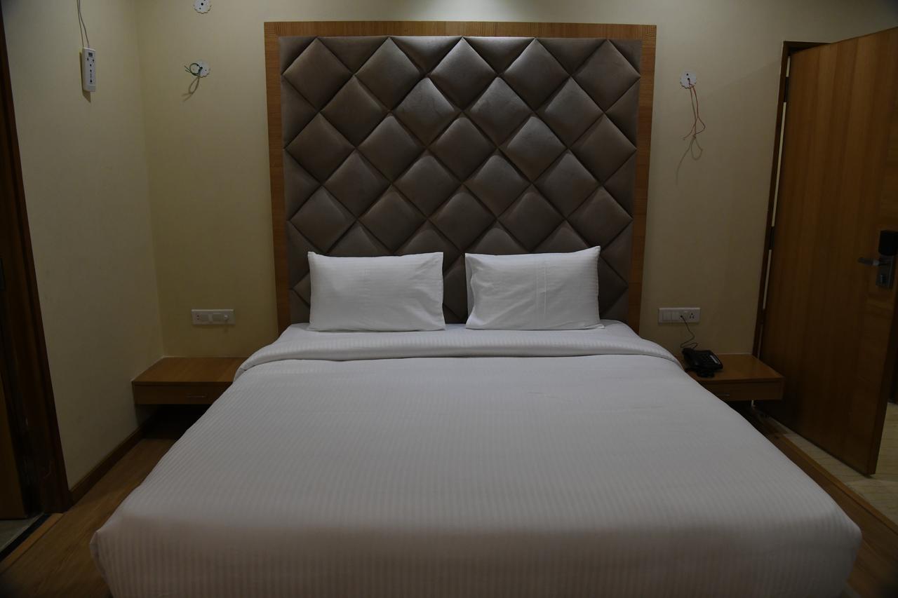 Hotel Avalon Inn Αμπικαπούρ Εξωτερικό φωτογραφία